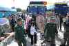 Đồn Biên phòng Cửa khẩu quốc tế Mộc Bài tiếp nhận lao động Việt Nam được  giải cứu đưa về nước ngày 07/12/2023