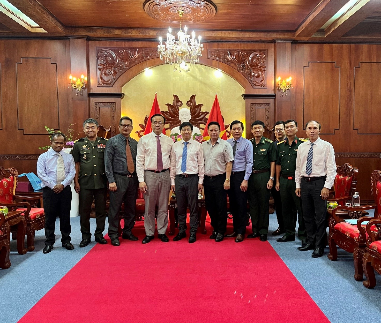 Đoàn Tổng Lãnh sự quán Vương quốc Campuchia tại Thành phố Hồ Chí Minh chào xã giao lãnh đạo tỉnh Tây Ninh