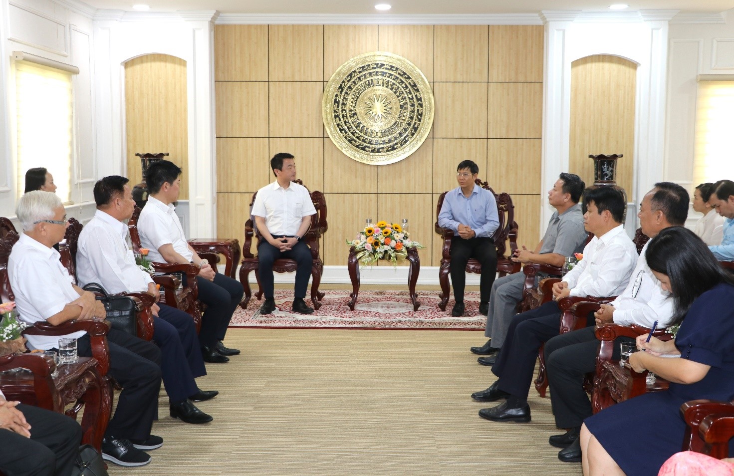 Đồng chí Nguyễn Thành Tâm -  Bí thư Tỉnh ủy tiếp chào xã giao đoàn Hạ Nghị sỹ Nhật Bản