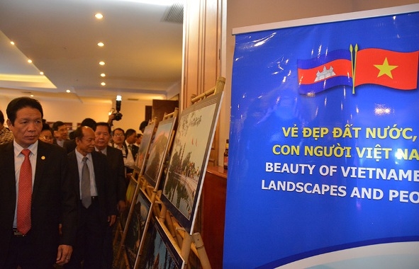 Triển lãm “Việt Nam – điểm hẹn của Campuchia