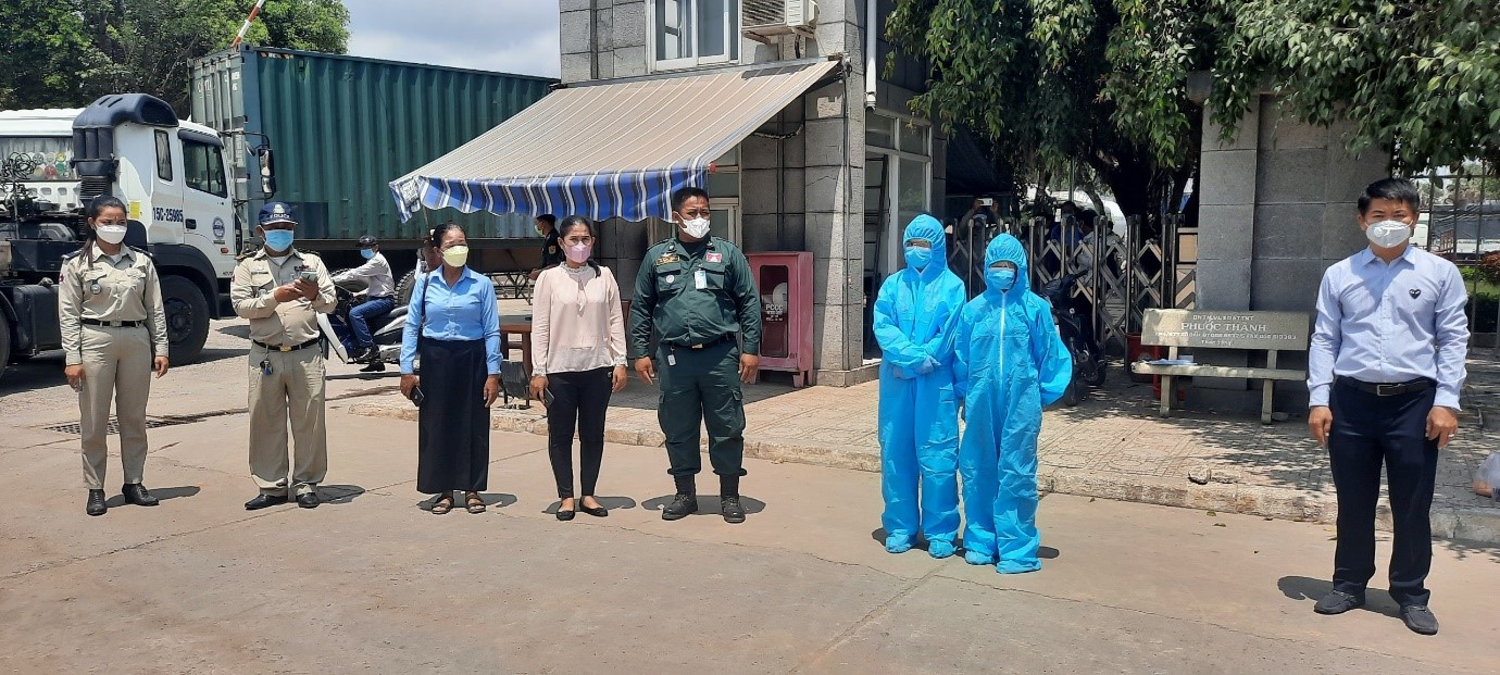 Tỉnh Tây Ninh bàn giao 02 người phụ nữ Campuchia nhập cảnh trái phép từ Campuchia qua Việt Nam để sang Trung Quốc cho chính quyền tỉnh Svay Riêng của Campuchia