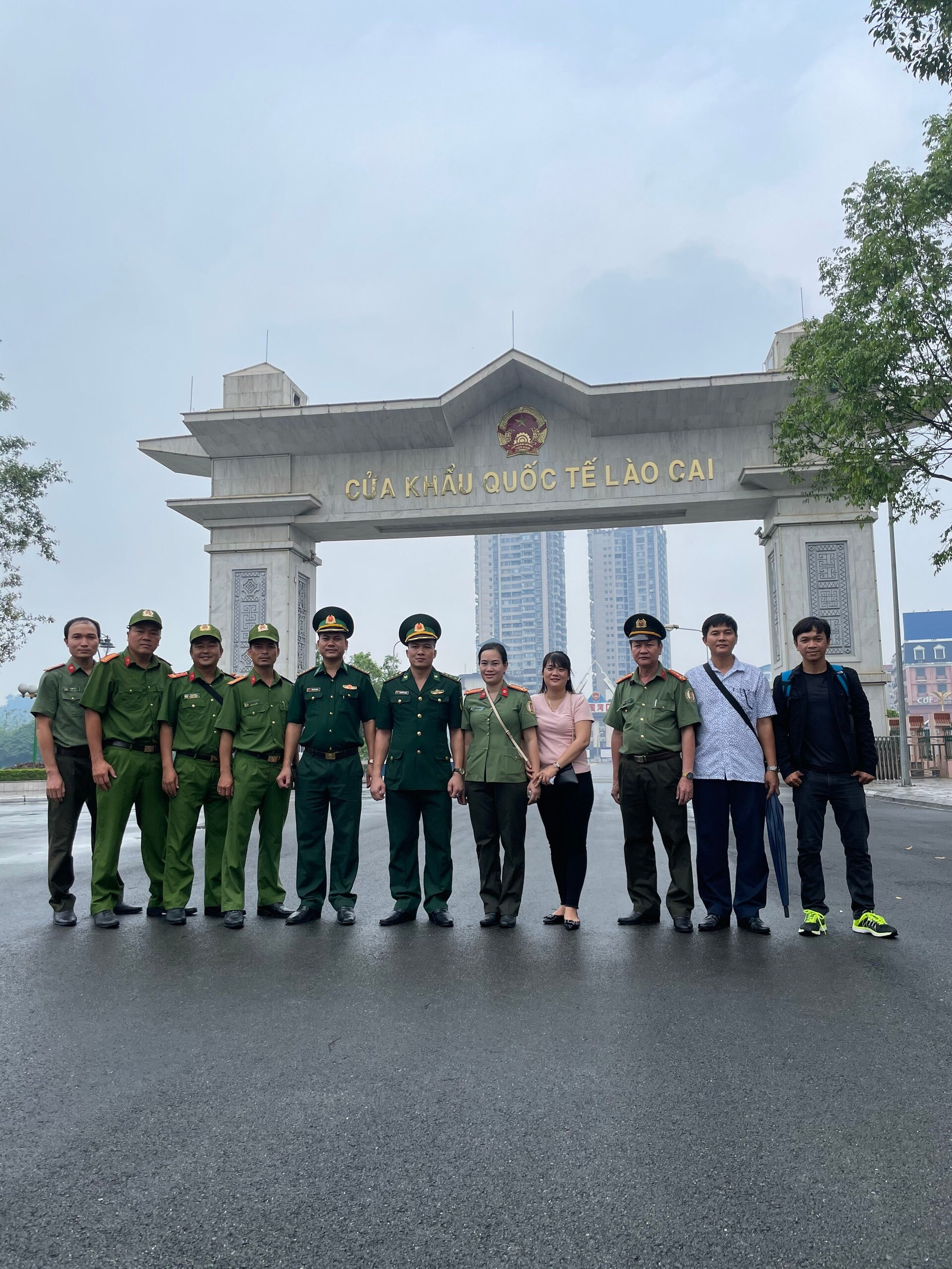 Tây Ninh trao trả 16 công dân Trung Quốc qua cửa khẩu Quốc tế Lào Cai