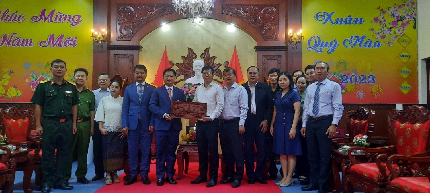 Tổng Lãnh sự quán Campuchia tại thành phố Hồ Chí Minh đến chào từ biệt lãnh đạo tỉnh Tây Ninh nhân kết thúc nhiệm kỳ công tác tại Việt Nam